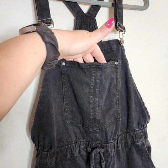 Almost Famous Black Stretch Denim Jogger Cargo Overalls. Size Large - Picture 5 of 16
